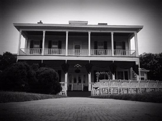 Haunted Boxwood Inn Virginia
