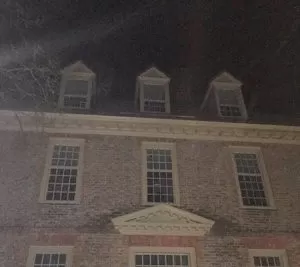 Picture of an old building in Colonial Williamsburg